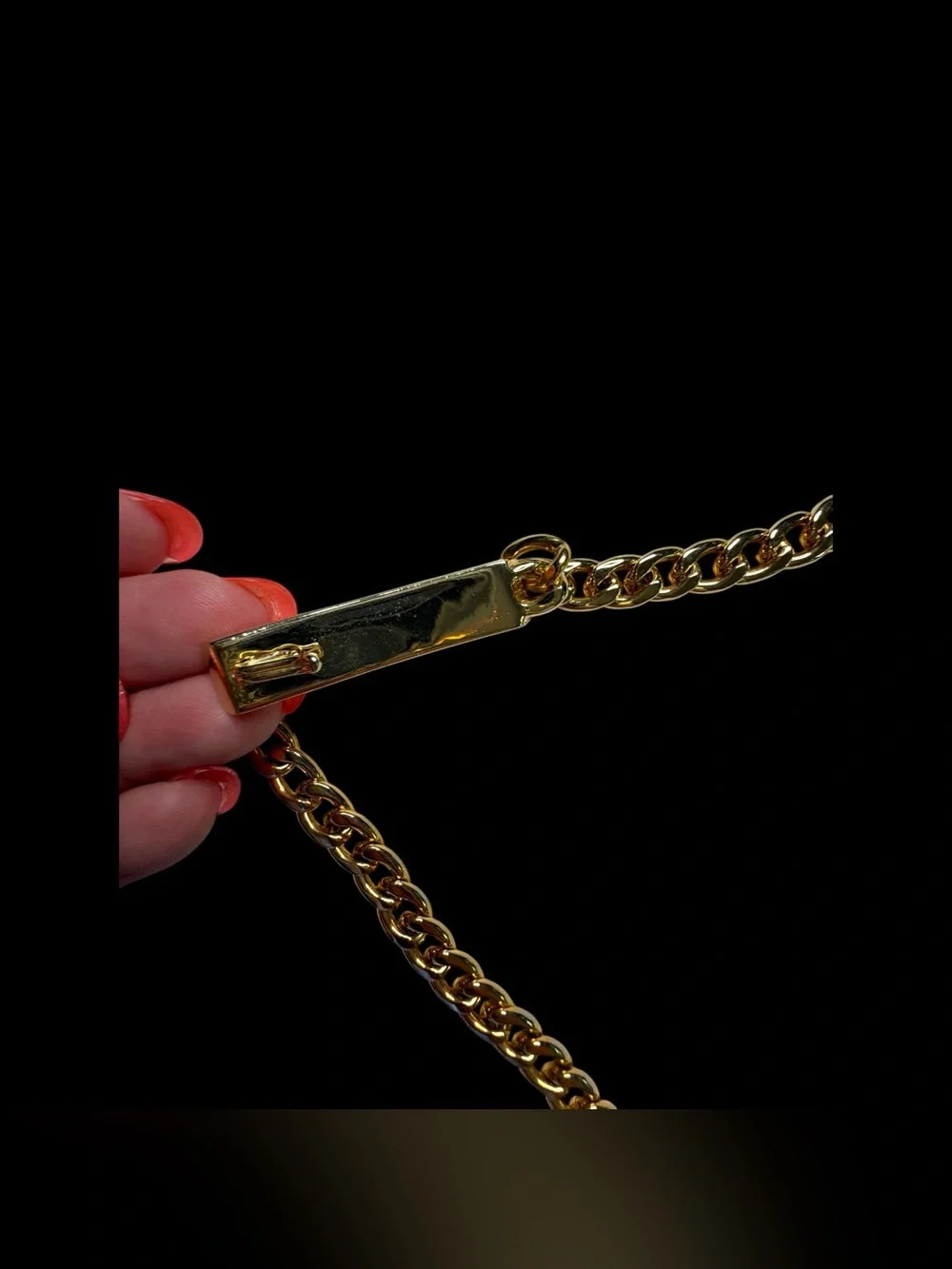 Vintage Liz Claiborne Gold Curb Chain Belt Crest Laurel Wreath Plaque Plated 90s